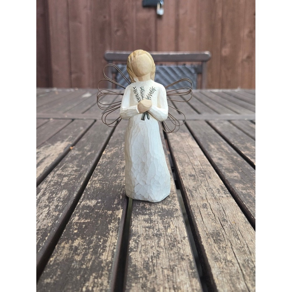 Willow Tree "Angel of Remembrance" Figurine by Susan Lordi DEMDACO 2001
